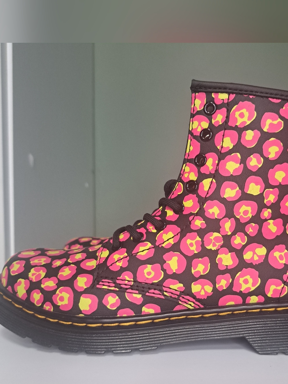 Dr. Martens 1460 Leopard Hydro Lace Bootie Pink 5 NWOB - Picture 5 of 10